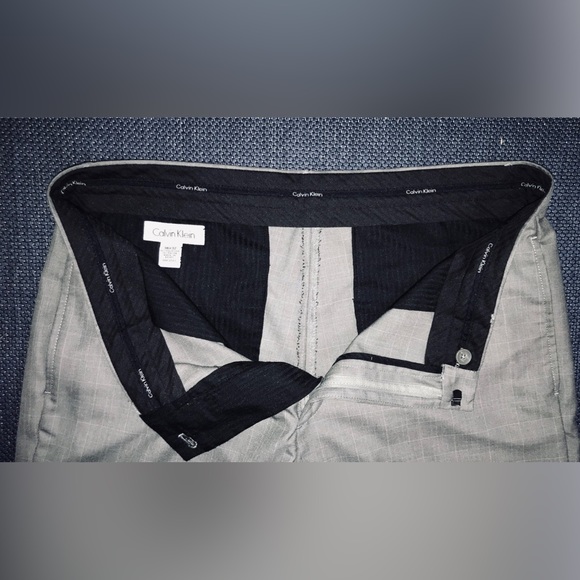 Mens Calvin Klein Pleated Dress Pants with Pattern. Size 36-32 - Picture 2 of 2